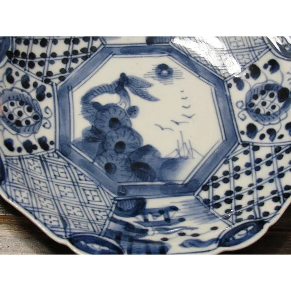 Vintage Japanese Porcelain Scalloped Plate – Imari Style Decor – Fuku Mark - Picture 4 of 7